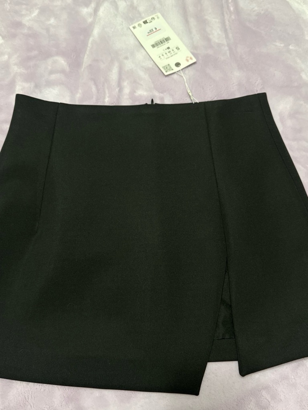 Zara Black Textured Mini Skirt with Side Slit